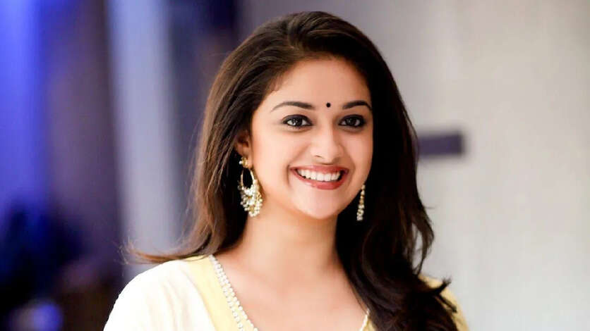 ஏடாகூடமாக சிக்கிய கீர்த்தி சுரேஷ்.. கருப்பு கண்ணாடி இயக்குனரிடம் மாட்டினார்