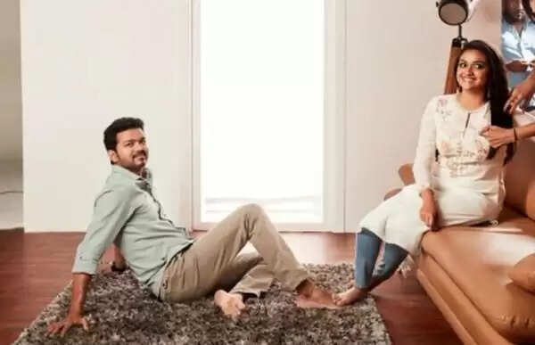 23 வருட திருமண வாழ்க்கையை முடித்து வைத்த நடிகை.. வாரிசு நடிகையின் கட்டுப்பாட்டில் இருக்கும் விஜய்