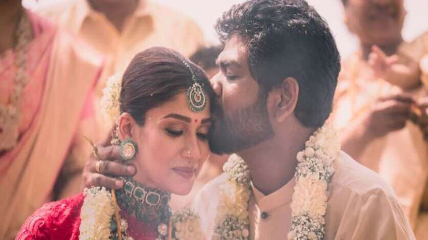 இணையத்தை அலங்கரிக்கும் நயன்-விக்கி திருமண புகைப்படங்கள்.. சூப்பர் ஸ்டார் முதல் கிங் கான் வரை