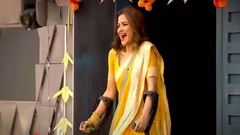 வேணாம்னு  சொல்லிட்டாங்க.. நீங்கதான் பண்றிங்க! வீல் சேரில் இருந்த டிடிக்கு வாய்ப்பு கொடுத்த பிரபலம்