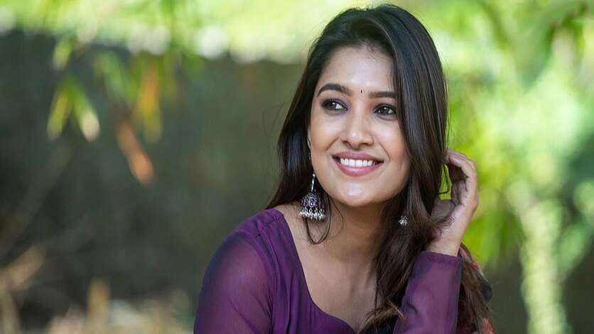 சினிமாவை தாண்டி ஓ.டி.டி-யும் கைவிட்ட 5 நடிகைகள்.. எல்லா பக்கமும் பேரடி வாங்கிய வாணி போஜன்