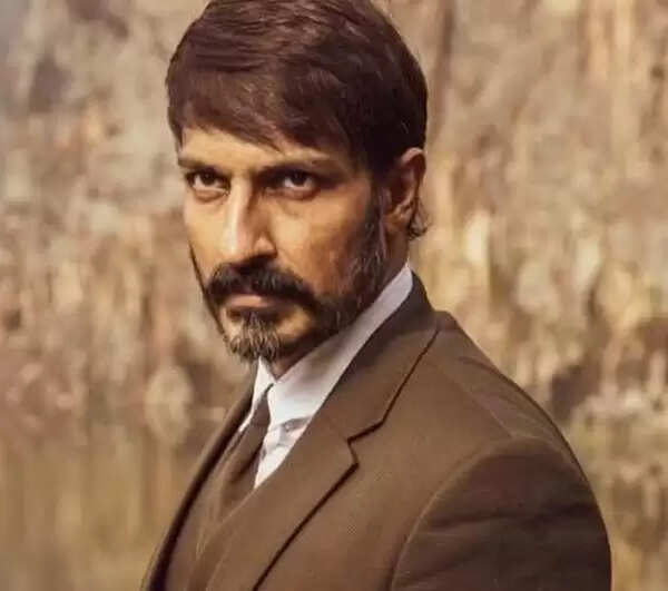 கம்பீரத்தை விட்டுக்கொடுக்காமல் மிரட்டுய 5 நடிகர்கள்.. அதிலும் சார்பட்டா ரங்கன் வாத்தியாரே அடிச்சுக்க ஆளே இல்ல