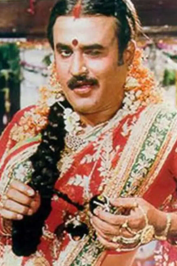 பெண் வேடமிட்டு சொதப்பிய டாப் 6 நடிகர்கள்..