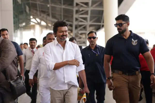 மின் தடையா?அனுமதி மறுப்பா? நாகையில் சுட்டெரித்த விஜய்