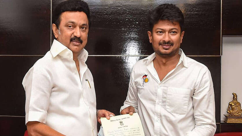 முதல்வருக்கு பயோபிக் ரெடி.. தலைவி பாணியில் தனுஷ் பட நடிகருக்கு வலை வீசிய உதயநிதி