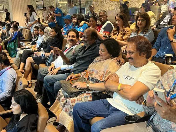 ஒரே பதிவில் காக்கா குஞ்சுகளை கதறவிட்ட வெங்கட் பிரபு.. இந்திய அணி வெற்றிக்கு இப்படி ஒரு காரணமா?