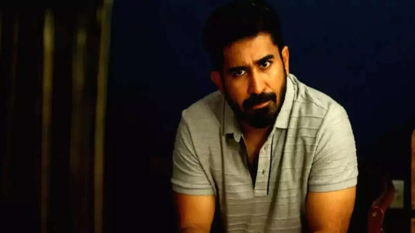 நெகட்டிவ் டைட்டிலை வைத்து மோசம் போன விஜய் ஆண்டனி.. 8 தோல்விக்கு பின் வரும் மழை பிடிக்காத மனிதன்