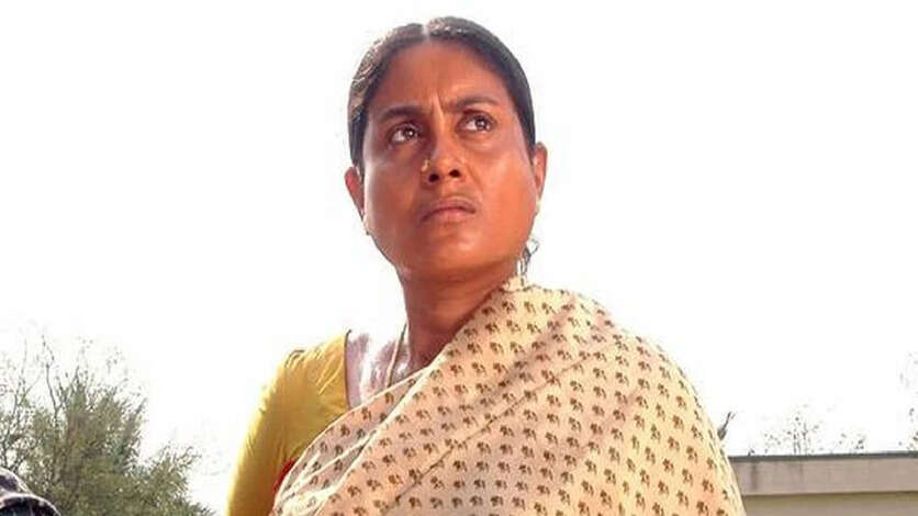 16 வயதில் திருமணம், ரெண்டு கல்யாண வாழ்க்கையும் சோலி முடிந்த பரிதாபம்.. சரண்யாவுக்கு டஃப் கொடுக்கும் நடிகை