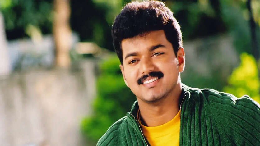 வித்தியாசமாய் நடிக்க வரும்னு விஜய் மொக்கை வாங்கிய 5 படங்கள்..