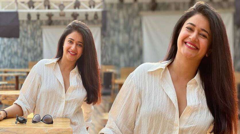 பூனம் பஜ்வா கவர்ச்சியில் எல்லை மீறிய 5 படங்கள்..