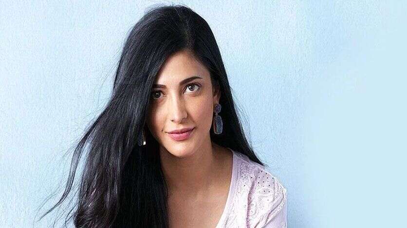 எப்படி இருந்த நான் இப்படி ஆயிட்டேன்.. கண்ணு கலங்கி, முகம் வீங்கிய ஸ்ருதிஹாசனின் அதிர்ச்சி புகைப்படம்