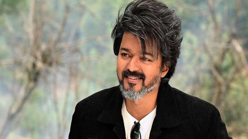 மொத்தமாய் இம்ப்ரஸ் ஆகி விஜய் செய்த வேலை.. தயாரிப்பாளர் அடிமடியில் கைவைத்து பெத்த தொகையை வாரி வழங்கிய தளபதி