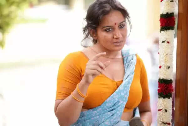 கதைக்காக ஒட்டுத்துணி கூட இல்லாமல் நடித்த 5 நடிகைகள்.. அத்தோட பட வாய்ப்பை இழந்த அமலா பால்