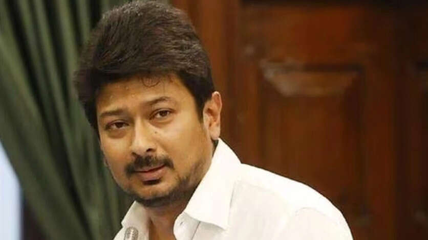 தீபாவளி ரேசில் கலை கட்டும் 4 படங்கள்.. உதயநிதிக்கு வந்த கடும் நெருக்கடி