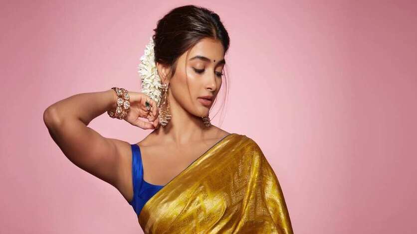 பூஜா ஹெக்டேவை சிவப்பு கம்பளம் விரித்து வரவேற்கும் கோலிவுட்.. கை வசம் இருக்கும் 4 தமிழ் படங்கள்!