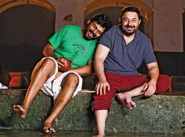 கார்த்தியுடன் கிராமத்து கெட்டப்பில் அரவிந்த்சாமி.. மண்வாசனையோடு வெளியான மெய்யழகன் பட புகைப்படங்கள்