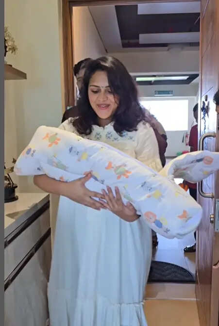 வாரிசை பெற்றெடுத்த குஷியில் அமலா பால்.. தமிழ் பெயர் வச்சு அசத்திட்டாங்க! போட்டோஸ்