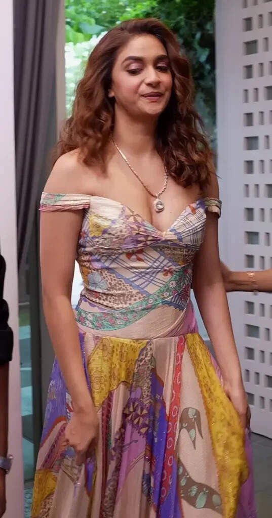 கீர்த்தி சுரேஷின் மாடர்ன் அவதாரம்.. கல்யாணத்துக்கு அப்புறம் இது கொஞ்சம் ஓவரால்ல இருக்கு