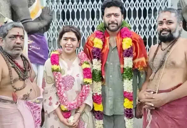 மாலையும் கழுத்துமாக ரவி மோகன், கெனிஷா.. வெளியான புகைப்படம்