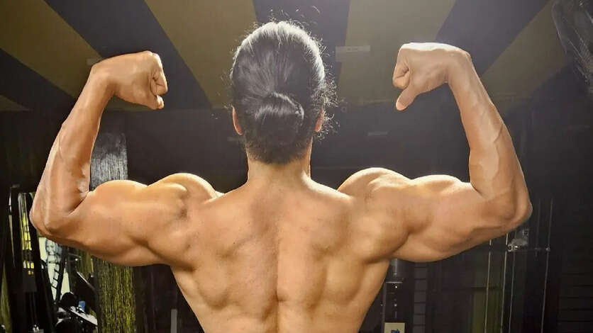 அடுத்த படத்திற்கு மாஸாக தயாராகிய ஆர்யா.. சிக்ஸ் பேக் உடன் வெளியிட்ட புகைப்படம்