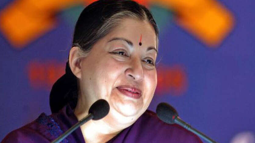 மேடையில் ஜெயலலிதாவை ஓவர்டேக் செய்த கவர்ச்சிப் புயல்.. பத்து பைசா கொடுக்காமல் விரட்டியடித்த சம்பவம்