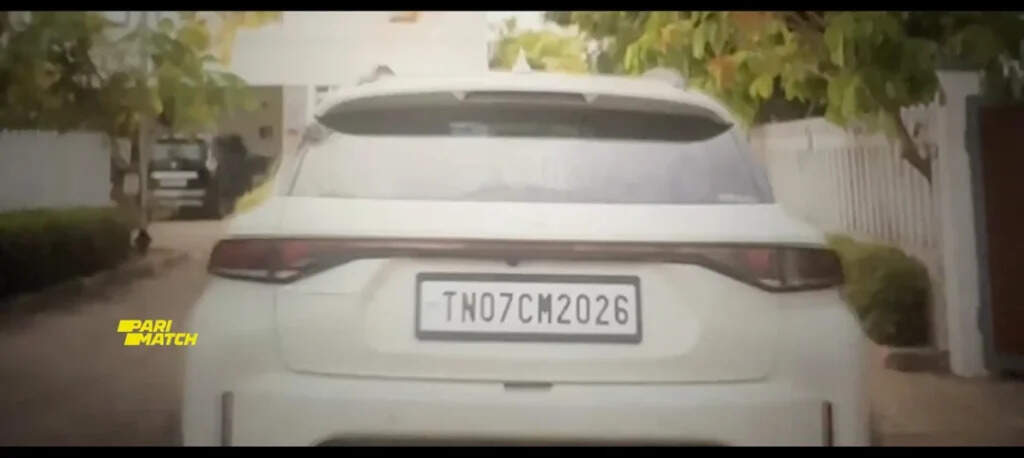 நீங்க மட்டும் தான் கார் நம்பர்ல ஹிண்ட் குடுப்பீங்களா?. விஜய்க்கு போட்டியாக GBU-வில் அஜித் செய்த முரட்டு சம்பவம்!