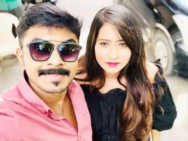 பிக் பாஸ் அசீம் மனைவி, குழந்தையை பார்த்துள்ளீர்களா.. வெளியான வைரல் புகைப்படம்