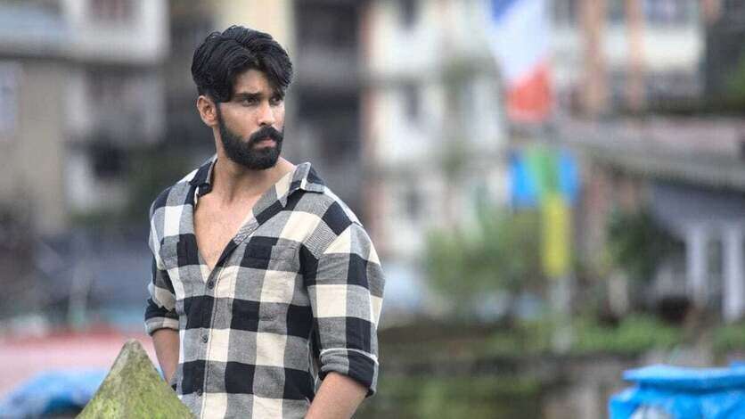 பக்கா ரொமான்டிக் ஹீரோவாக ரெடியான துருவ் விக்ரம்.. அப்பாவை மிஞ்சிய ஹான்சம் லுக்