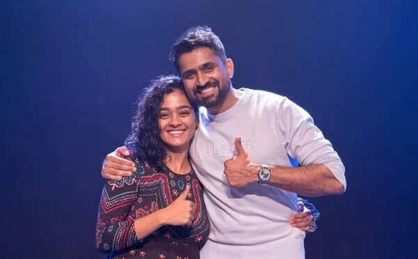 ஸ்டாண்ட் அப் காமெடியனுடன் கிசுகிசுக்கப்படும் ஏஜென்ட் அமரின் காதலி.. அப்ப விஜய் சேதுபதி லிஸ்ட்ல இல்லையா?