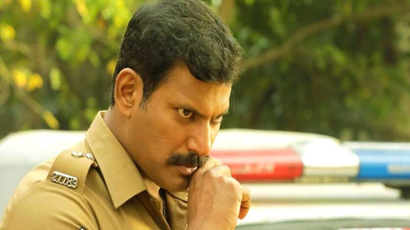 2 சூப்பர் ஹிட் படங்களை காப்பி அடித்த விஷாலின் லத்தி.. கடைசியில் வெளிவந்த சுட்ட கதை