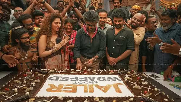 கேக் வெட்டி கொண்டாடிய சூப்பர் ஸ்டார் புகைப்படங்கள்.. நெல்சன் உங்க மூஞ்சில தான் ஈ ஆடல, ரிலீஸ் பயமா