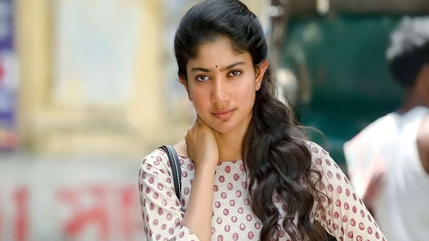 அமரன் போல் ரிலீஸ் ஆகும் மற்றொரு உண்மை கதை.. இந்த முறை ராணுவத்திற்கு எதிரியான சாய்பல்லவி