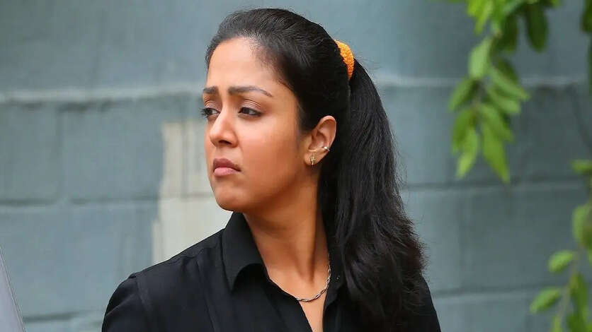 5 படங்களில் மட்டும் நடித்துவிட்டு முழுக்கு போட்ட நடிகை.. ஜோதிகாவை ஓட ஓடவிட்ட சினேகிதி