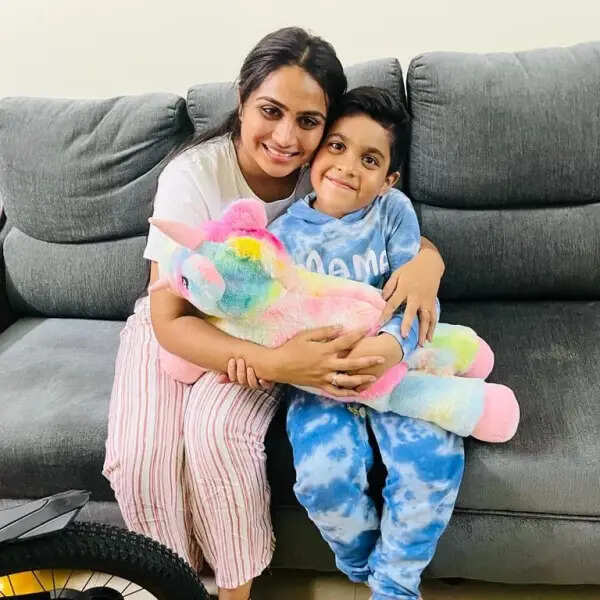 சிறகடிக்கும் ஆசை வில்லி ரோகினிக்கு இவ்வளவு பெரிய பையனா.? இன்ஸ்டாவில் வெளியான புகைப்படங்கள்