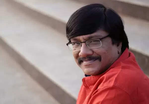 எழுத்தாளர் வேலையை உதறிவிட்டு சினிமாவில் கல்லா கட்டும் 5 நடிகர்கள்.. எல்லாரும் செம ஆக்டர் ஆச்சே