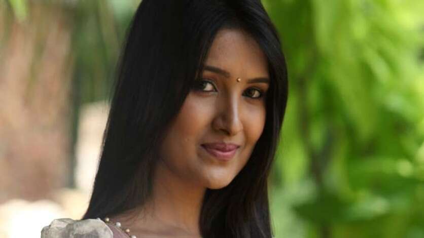 வாணி போஜன் கையிலெடுக்கும் சர்ச்சை கதை.. அவர்கள் உறவை வெளிச்சம்  போட்டு காட்டும் படம்