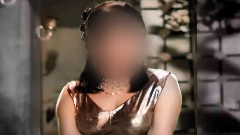 20 வயதில் ஐட்டம் டான்ஸ் ஆடி புகழின் உச்சிக்கு சென்ற நடிகை.. ஒரே படத்தால் தலைகீழாய் மாறிய மோசமான வாழ்க்கை