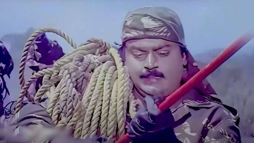 போலீஸ் கதாபாத்திரத்தில் தண்ணி காட்டிய 6 ஹீரோக்கள்.. கேப்டன் பிரபாகரனாக பட்டையை கிளப்பிய விஜயகாந்த்