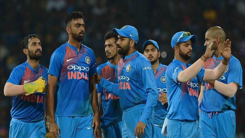 தொடர்ந்து ஒதுக்கப்படும் 5 இந்திய வீரர்கள்.. ஓய்வு முடிவுக்கு தள்ளப்படும் 2 ஜாம்பவான்கள்