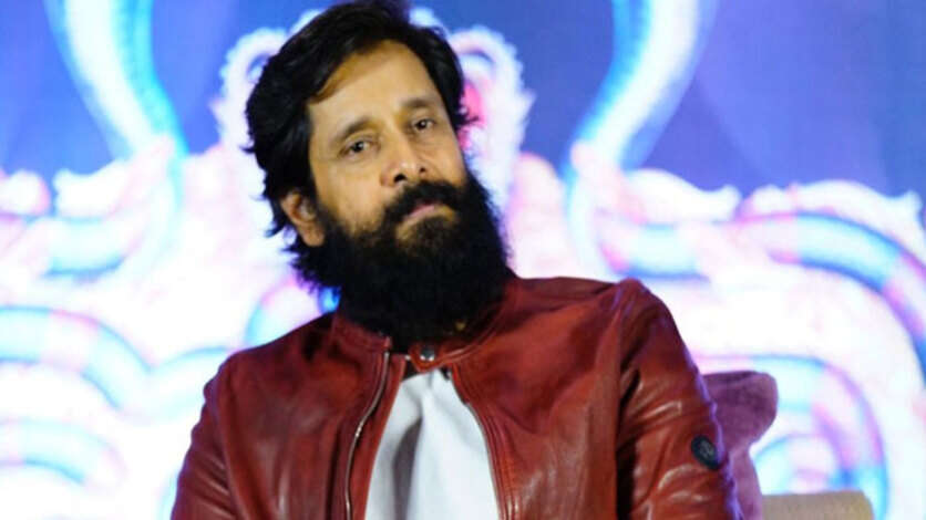 அவங்கள பார்த்தாலே நடிப்பே மறந்து விடும்.. மேடையில் சிலிர்த்து போய் பேசிய விக்ரம்