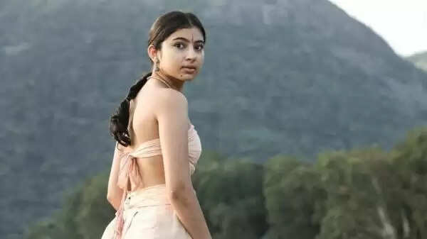 குழந்தை நட்சத்திரம் என நினைத்தால் கவர்ச்சி தூக்கலாக நடிக்கும் 5 நடிகைகள்.. நயன்தாரவையே தூக்கி சாப்பிட்ட அனிகா