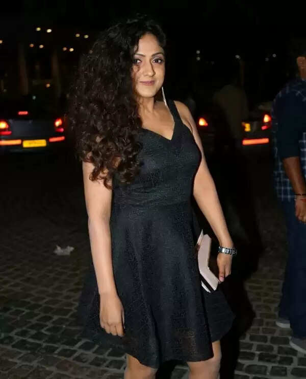 குழந்தை நட்சத்திரம் என நினைத்தால் கவர்ச்சி தூக்கலாக நடிக்கும் 5 நடிகைகள்.. நயன்தாரவையே தூக்கி சாப்பிட்ட அனிகா