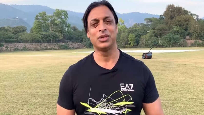 ஜெயித்தால் ஒரு பேச்சு, தோத்த ஒரு பேச்சு.. பெரிய மனுஷன் மாதிரி நடந்துக்காமல் வாய்விட்டு சீரழியும் சோயப் அக்தர்