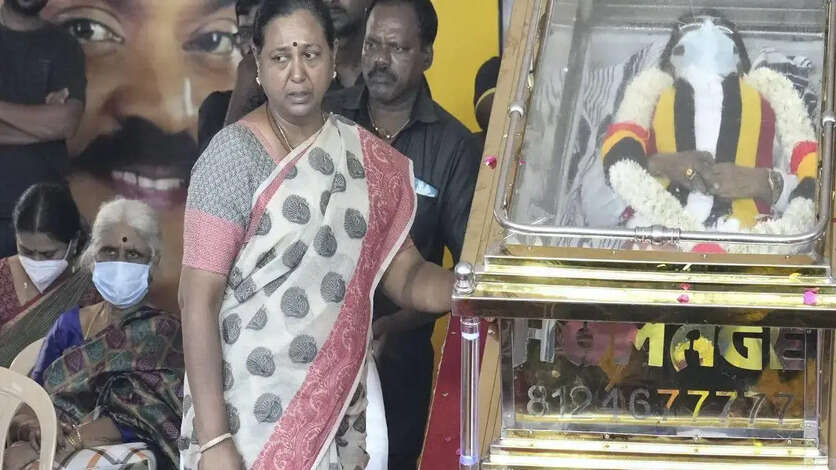 விஜயகாந்துக்கு இறுதி மரியாதையை செலுத்த வராத 5 நடிகர்கள்.. ஒரே ஊர்ல இருந்துட்டு எட்டிப் பார்க்காத துரோகி