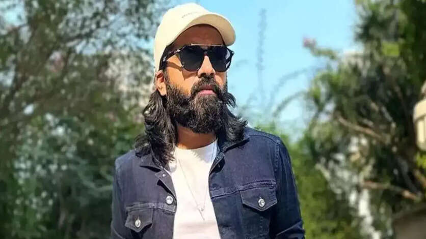 நட்பு வட்டாரத்தில் இருந்து வெளியே வந்த சிம்பு.. கூடவே ஒட்டி இருக்கும் உயிர் நண்பன்