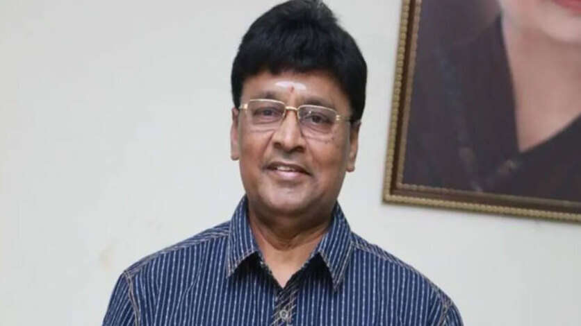 பாக்யராஜ் ஸ்டைலில் அமையாத ஒரே படம்.. சில்வர் ஜூப்ளியை மிஸ் செய்த திரைக் காவியம்