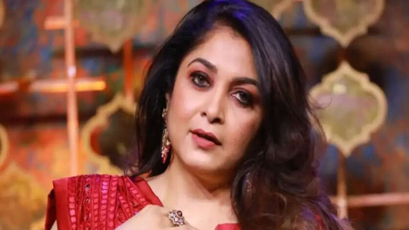 24 வருடத்திற்கு முன் விட்ட சபதத்தை நிறைவேற்றிய ரம்யா கிருஷ்ணன்.. கல்யாணத்தில் முடிந்த லட்சியம்