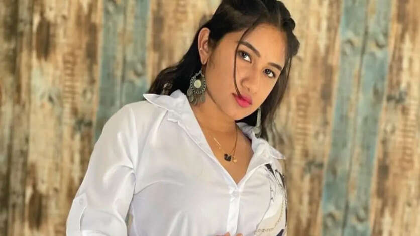 சீரியல் நடிகை ரவீனாவுக்கு ரெட் கார்ட்.. என்ன காரணம் தெரியுமா.?