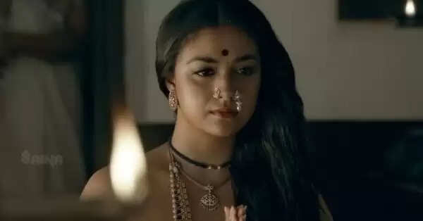 கதைக்காக ஒட்டுத்துணி கூட இல்லாமல் நடித்த 5 நடிகைகள்.. அத்தோட பட வாய்ப்பை இழந்த அமலா பால்