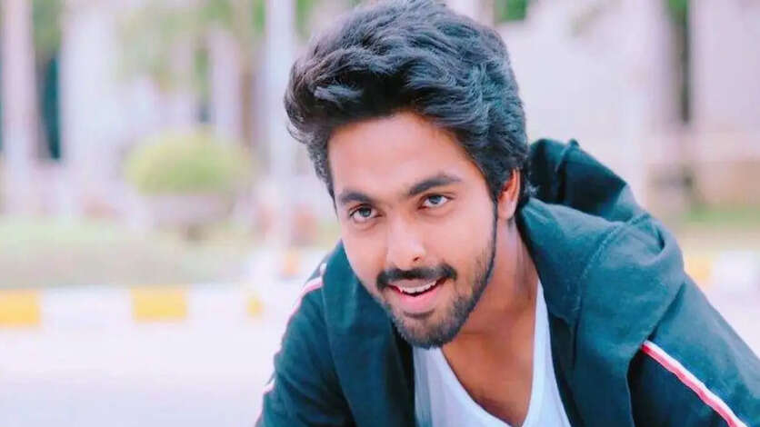 பாத் டப்பில் நடிகையுடன் ஜிவி பிரகாஷ்.. வெளியான வித்தியாசமான போஸ்டர்